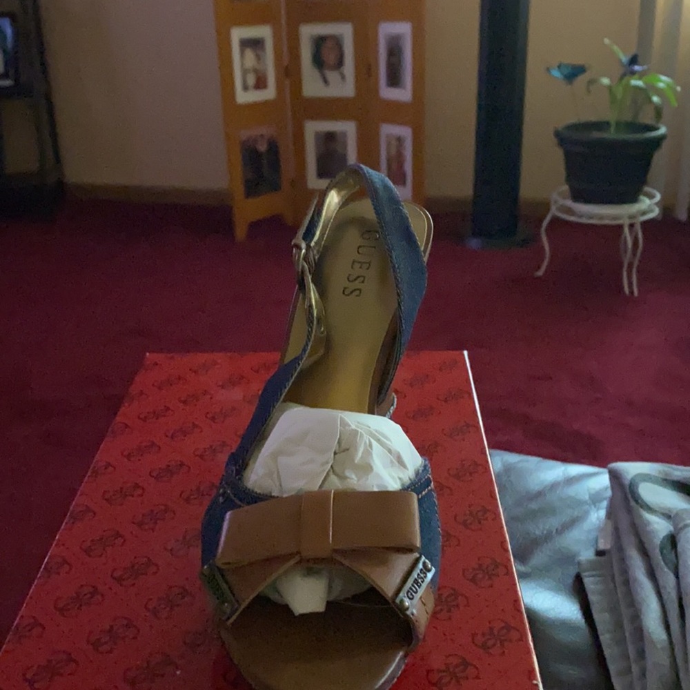 Shoes - Picture 2 of 4